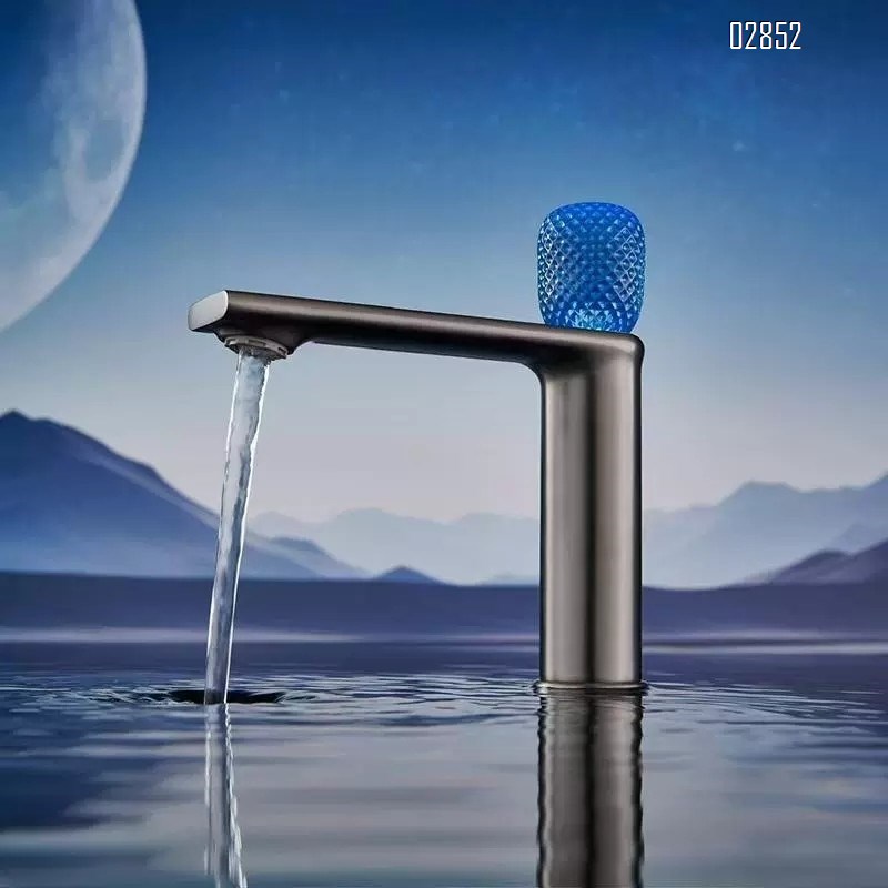 Brass Gunmetal Grey Plating Color Cold and Hot Sink Faucet for Luxury Home Bathroom Cabinet Wash Basin and Wash Basin Pedestal Tap