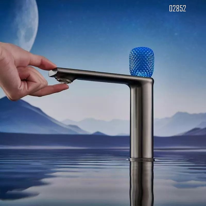 Brass Gunmetal Grey Plating Color Cold and Hot Sink Faucet for Luxury Home Bathroom Cabinet Wash Basin and Wash Basin Pedestal Tap