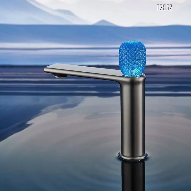 Brass Gunmetal Grey Plating Color Cold and Hot Sink Faucet for Luxury Home Bathroom Cabinet Wash Basin and Wash Basin Pedestal Tap