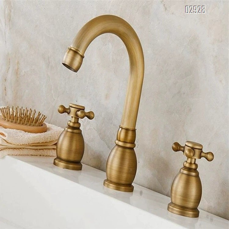 European style Antique brass split basin faucets set antique bathtub double handle three-hole mixing faucet