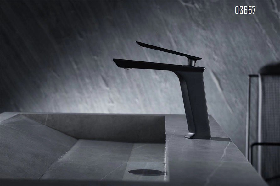 Modern Design Matte Black Single Handle Square Basin Faucet Brass Hot and Cold Mixer Tap Ceramic Valve Core for Bathroom