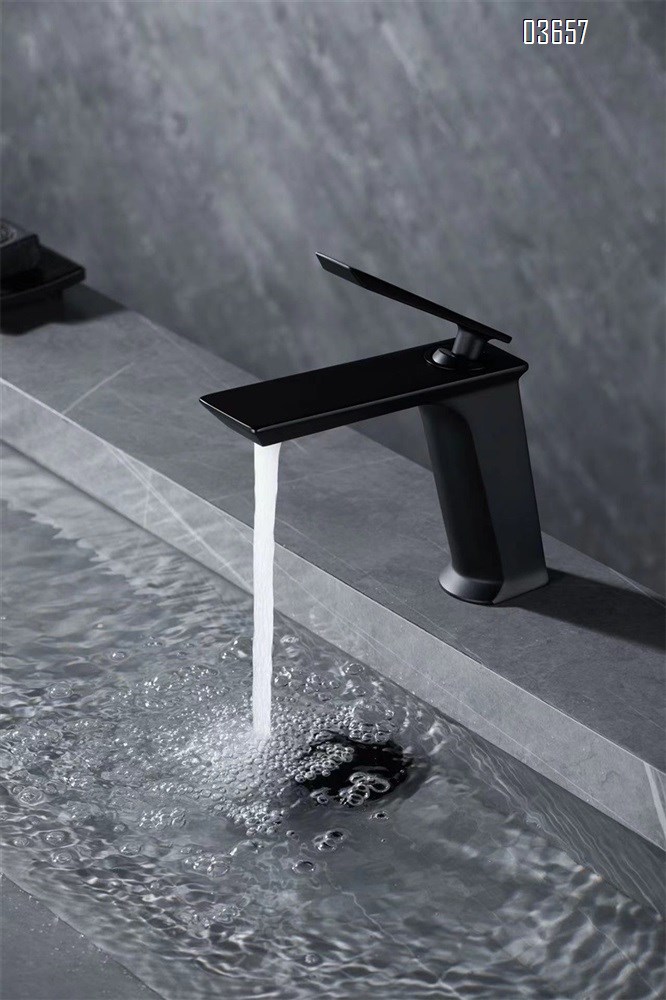 Modern Design Matte Black Single Handle Square Basin Faucet Brass Hot and Cold Mixer Tap Ceramic Valve Core for Bathroom