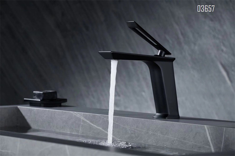 Modern Design Matte Black Single Handle Square Basin Faucet Brass Hot and Cold Mixer Tap Ceramic Valve Core for Bathroom