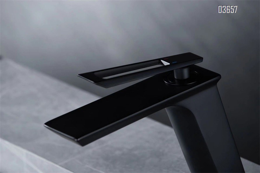 Modern Design Matte Black Single Handle Square Basin Faucet Brass Hot and Cold Mixer Tap Ceramic Valve Core for Bathroom