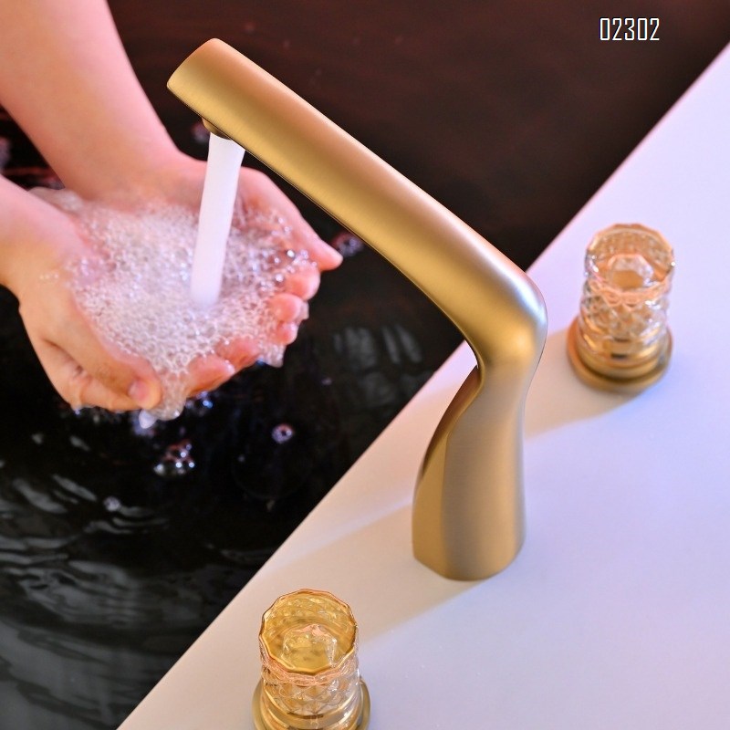 Brass Crystal Handle Double Handle Three Hole separates Undercounter Basin Faucet European Style Hot and Cold Faucet