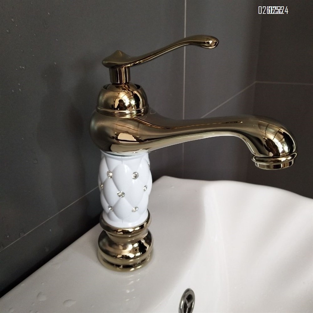 European style all-Brass universal basin faucet cold and hot bathroom basin faucet European style all-copper faucet for above-ground basin