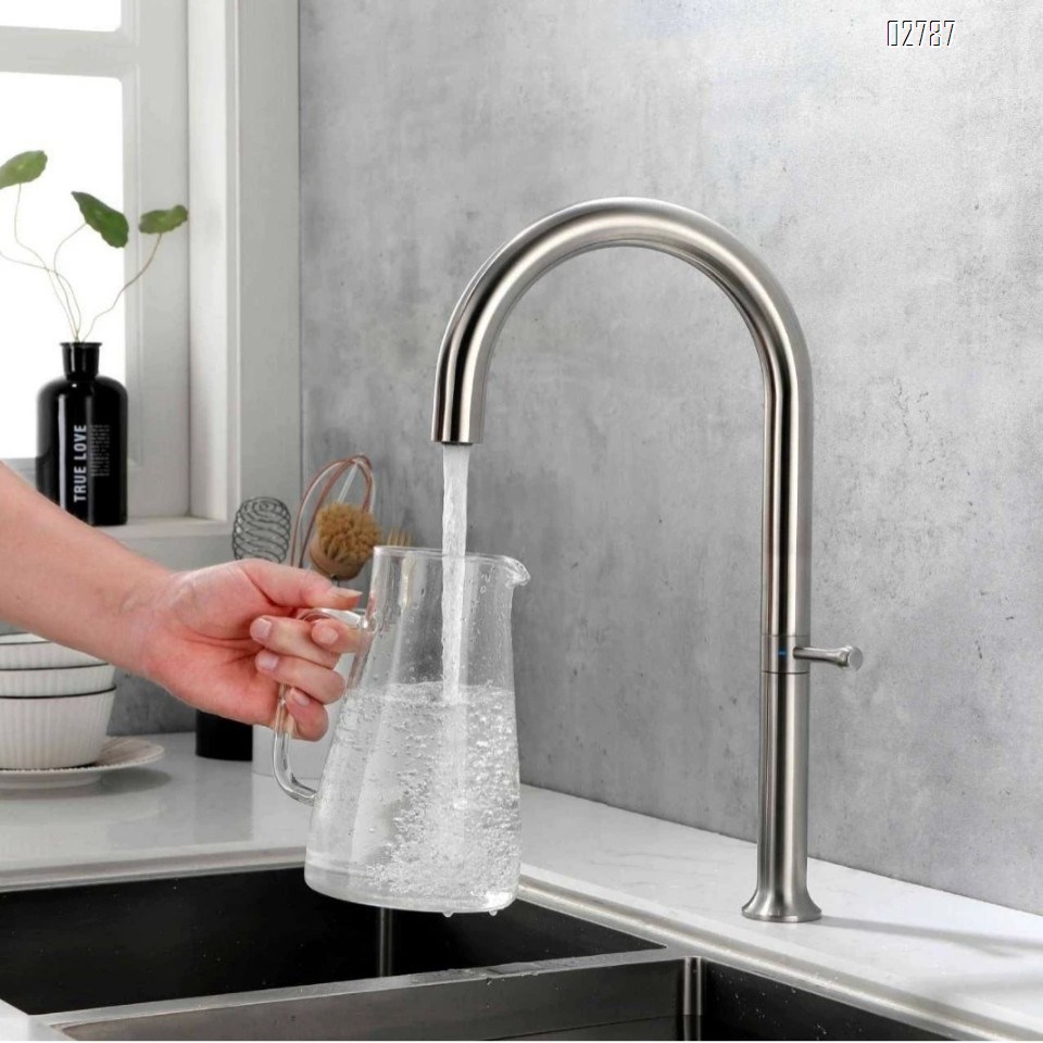 304 stainless steel kitchen sink faucet with swivel sprayer bay sink with splash guard hot and cold water tap