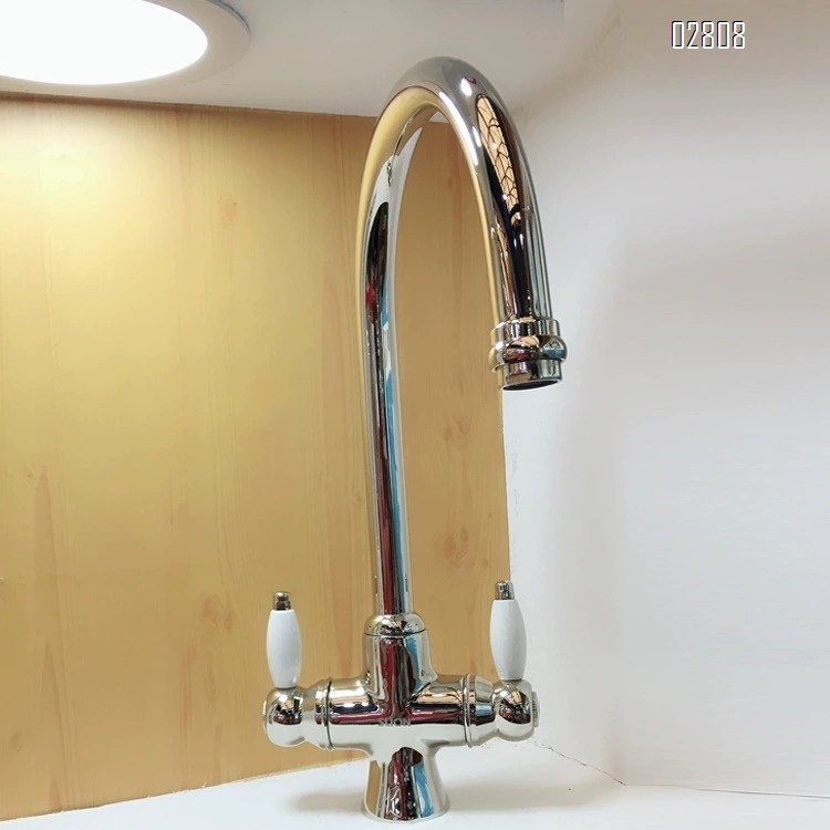 European style double handle double opening kitchen faucet all brass sink multi-directional rotating cold and hot water tap