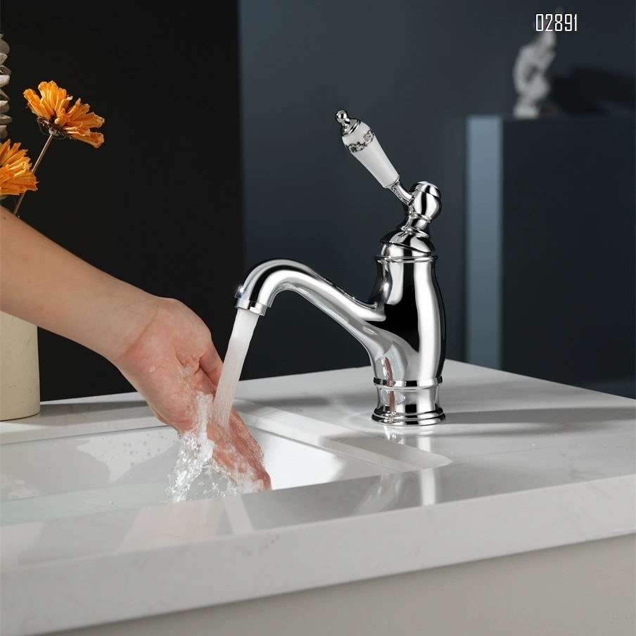 French Luxury vintage full copper single handle single hole gold faucet ceramic handle cold and hot wash basin faucet