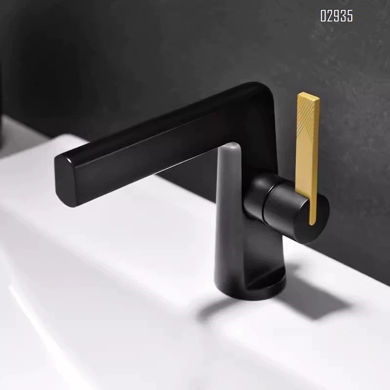 Brass three-hole wash basin faucet separate brushed gold double handle bathroom countertop basin cold and hot water faucet