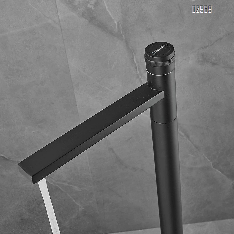 Bathtub shower faucet floor-mounted exposed constant temperature electric cold and hot mixing valve three-way plus shower head