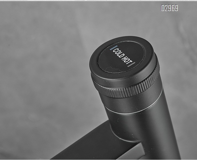 Bathtub shower faucet floor-mounted exposed constant temperature electric cold and hot mixing valve three-way plus shower head