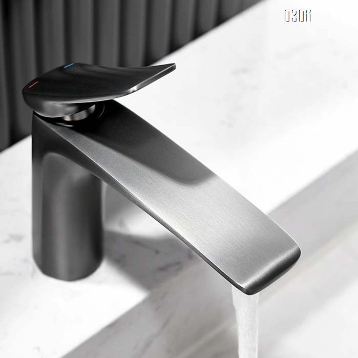 Brass wash basin fauce  hotel washroom wash basin faucet home wash basin splash-proof hand wash basin