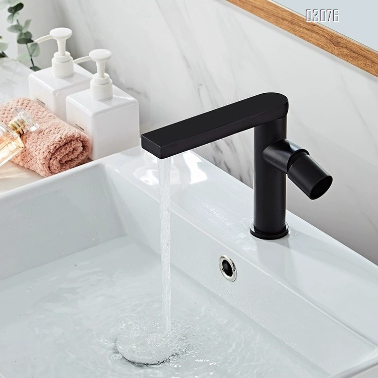 All Brass one-piece faucet for wash basin in gold color European style faucet hotel frosted bathroom sink faucet