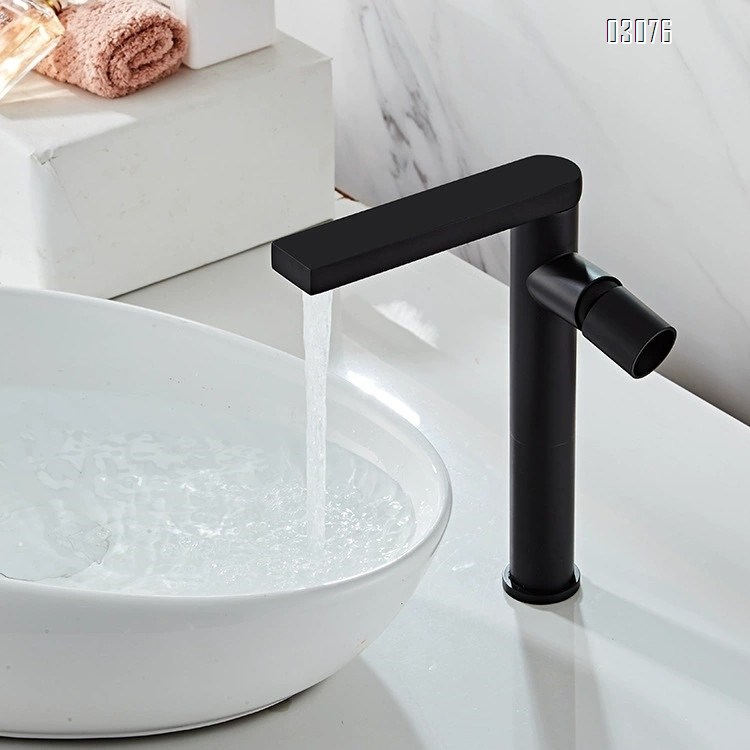 All Brass one-piece faucet for wash basin in gold color European style faucet hotel frosted bathroom sink faucet