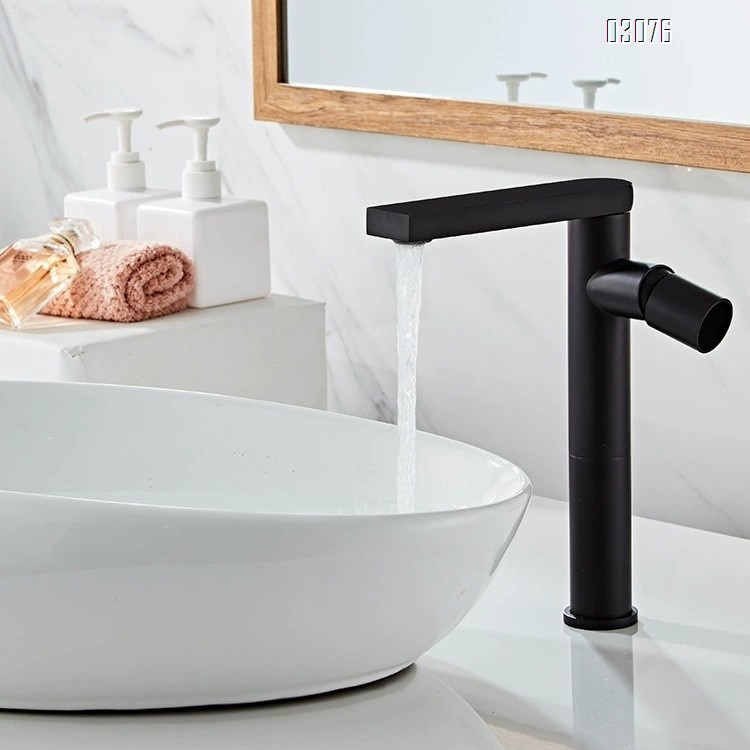 All Brass one-piece faucet for wash basin in gold color European style faucet hotel frosted bathroom sink faucet