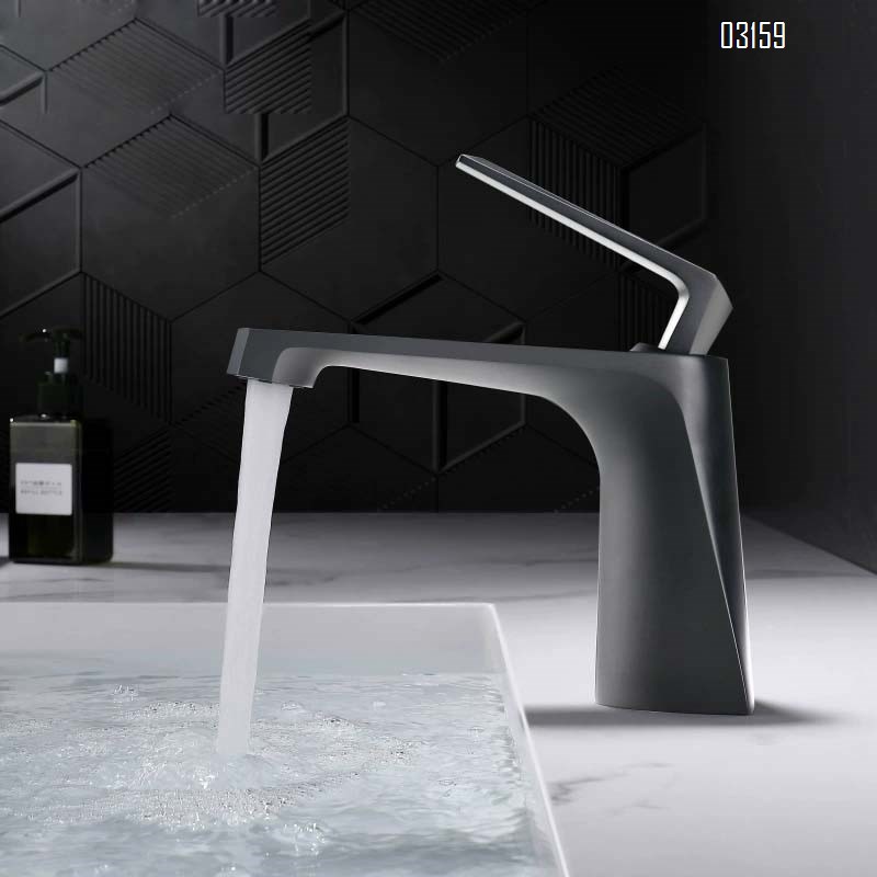 Brass Modern Cold and hot basin faucet bathroom countertop wash Single handle and Single Hole basin faucet Chrome