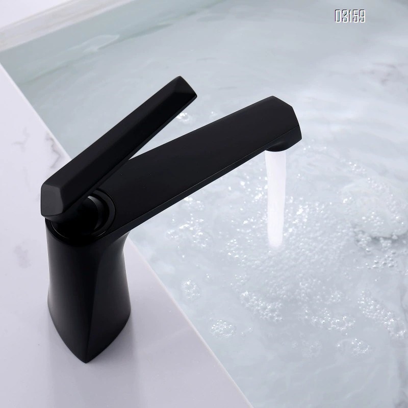 Brass Modern Cold and hot basin faucet bathroom countertop wash Single handle and Single Hole basin faucet Chrome