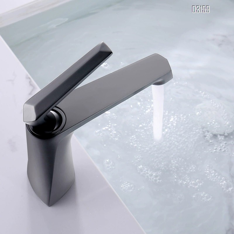 Brass Modern Cold and hot basin faucet bathroom countertop wash Single handle and Single Hole basin faucet Chrome