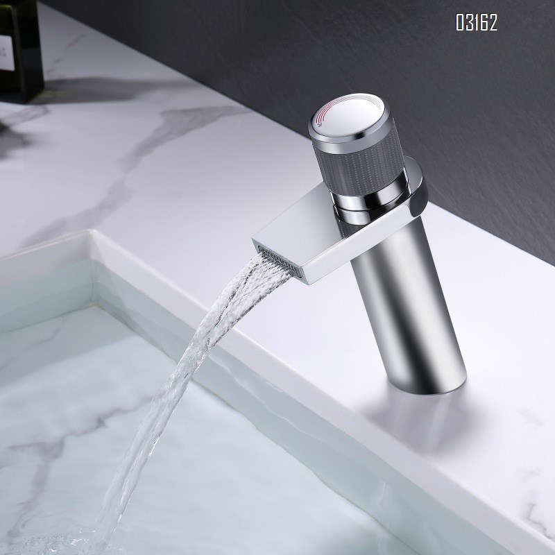 Brass Cold and Hot Basin Faucet Bathroom Countertop Wash Single Handle and Single Hole Basin Faucet Chrome