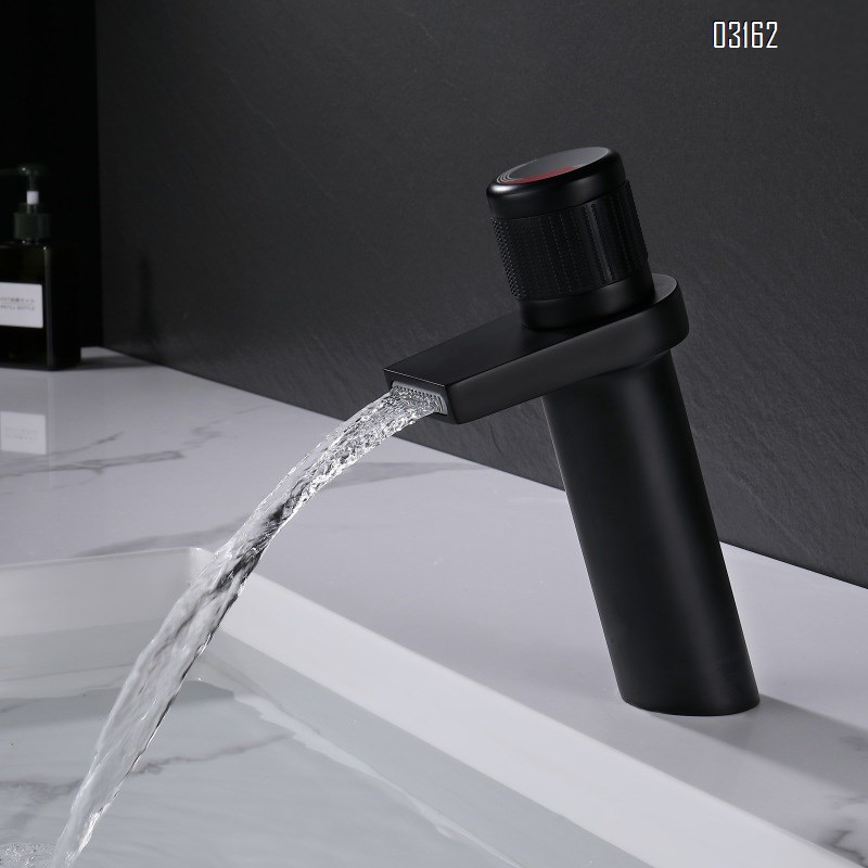 Brass Cold and Hot Basin Faucet Bathroom Countertop Wash Single Handle and Single Hole Basin Faucet Chrome