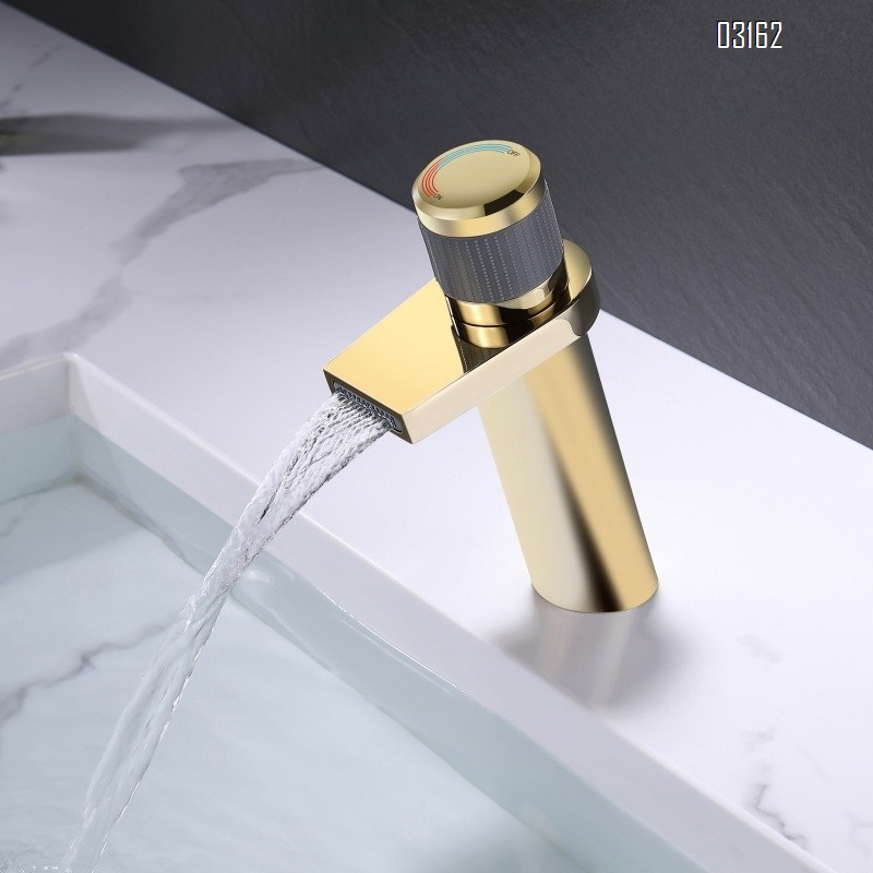Brass Cold and Hot Basin Faucet Bathroom Countertop Wash Single Handle and Single Hole Basin Faucet Chrome