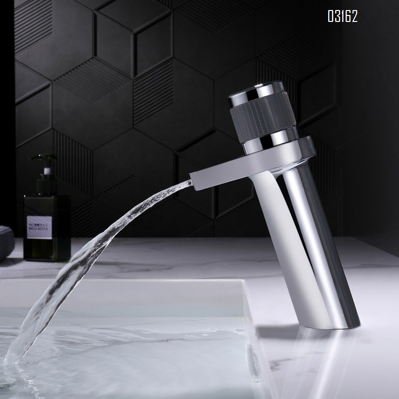 Brass Cold and Hot Basin Faucet Bathroom Countertop Wash Single Handle and Single Hole Basin Faucet Chrome