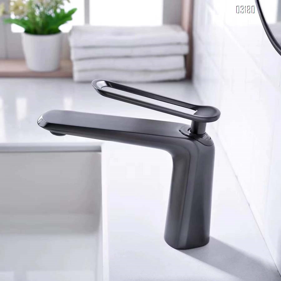 Luxury Brass Simple Basin Faucet Single Handle for Sink Bathroom Cold and Hot water Chrome Single Hole Tap