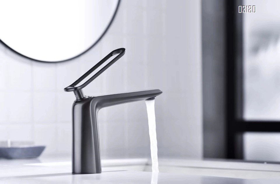Luxury Brass Simple Basin Faucet Single Handle for Sink Bathroom Cold and Hot water Chrome Single Hole Tap