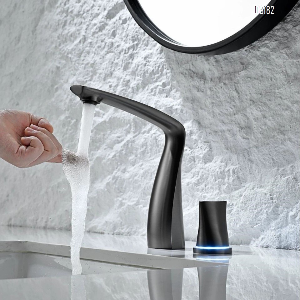 Luxury Brass split Three hole Separate Basin Faucet for washroom Cold and Hot water to prevent splashing water