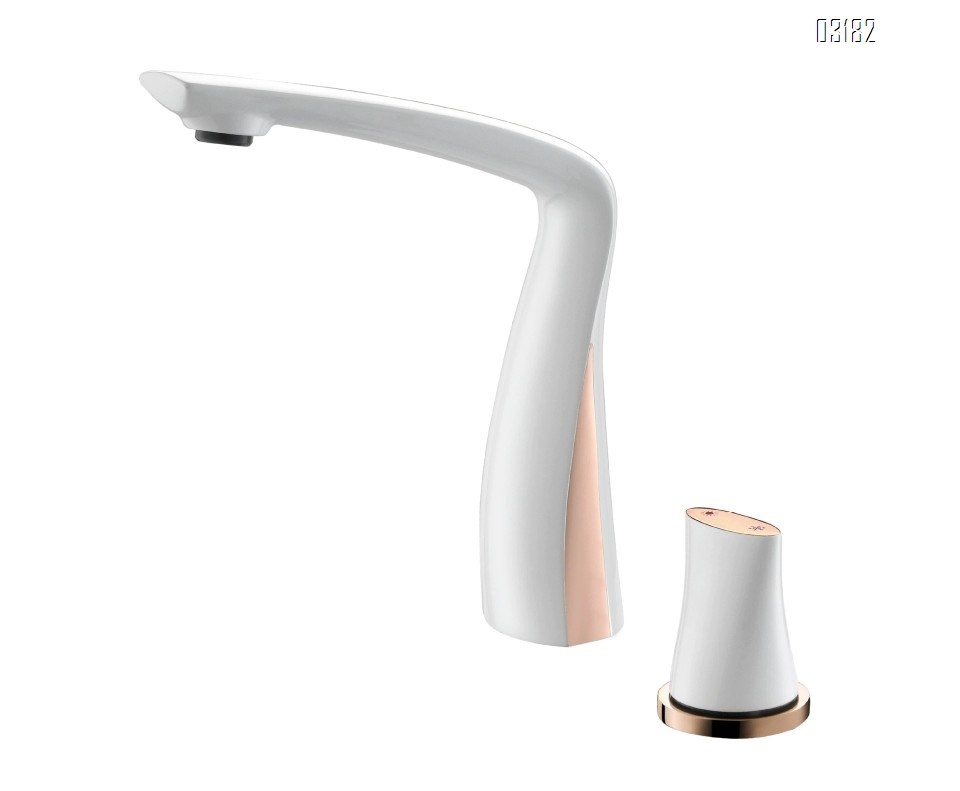 Luxury Brass split Three hole Separate Basin Faucet for washroom Cold and Hot water to prevent splashing water