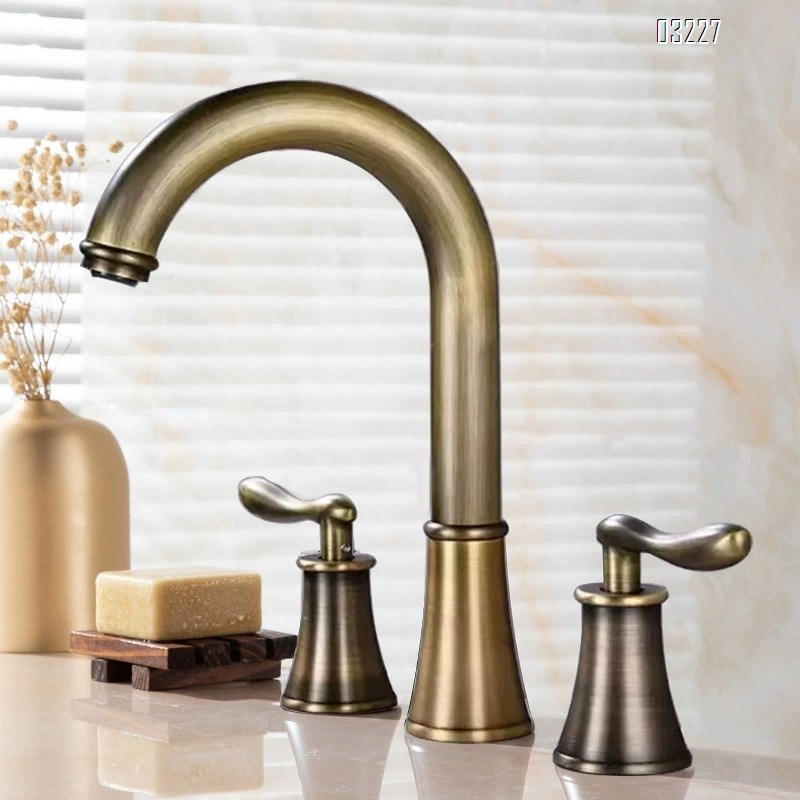 Brass Three-hole Separate Sink Faucet with Rotating Spout Split Type Cold and Hot Water Double-handle European Antique Basin Tap