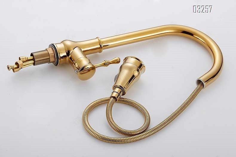 Golden European style kitchen single handle faucet pull-down sink cold and hot water faucet with 360 degree rotation Tap
