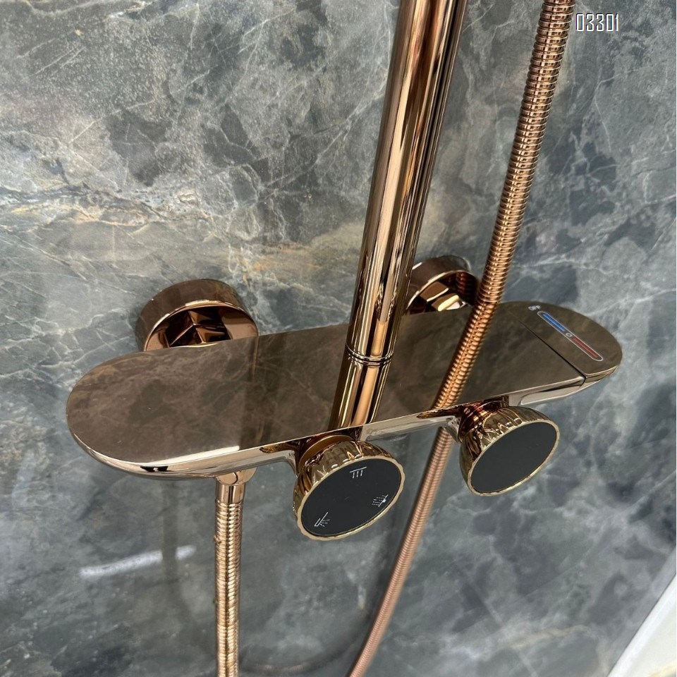 Smart shower head set Simple and luxurious bathroom digital temperature control and pressure increasing three-function Tap