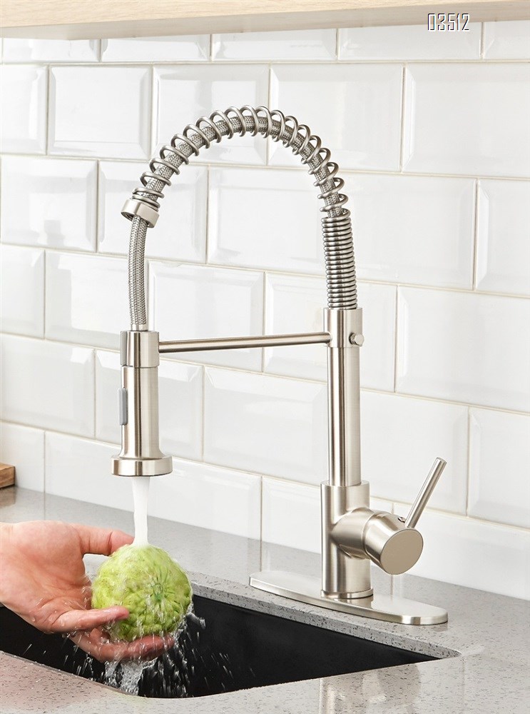 Kitchen Faucet with Pull Down Sprayer Brass 1 Handle Pull Out Spring Sink Faucets 1 Hole Dual Function for Farmhouse Camper