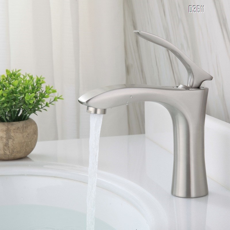 High Quality Washroom Basin Mixer Taps with Concealed Aerator Water Sink Mixer Faucet Deck Mounted Bathroom Faucet