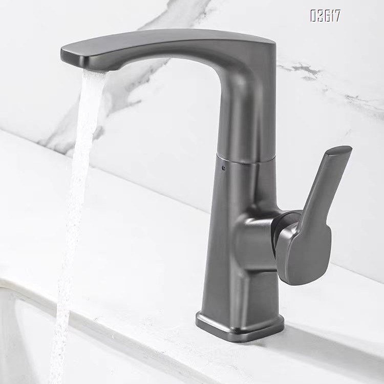 Modern Design Stainless Steel Basin Faucet Luxury  Aerated Water Head Hot & Cold Mixer 360 °swivel Basin Taps Single Handle