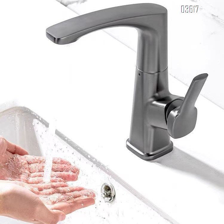 Modern Design Stainless Steel Basin Faucet Luxury  Aerated Water Head Hot & Cold Mixer 360 °swivel Basin Taps Single Handle