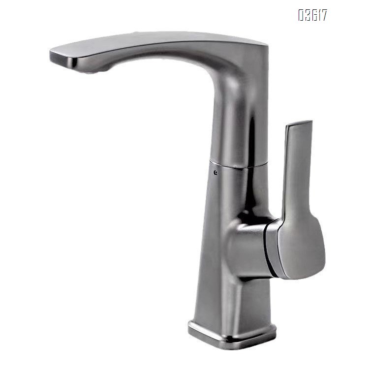 Modern Design Stainless Steel Basin Faucet Luxury  Aerated Water Head Hot & Cold Mixer 360 °swivel Basin Taps Single Handle