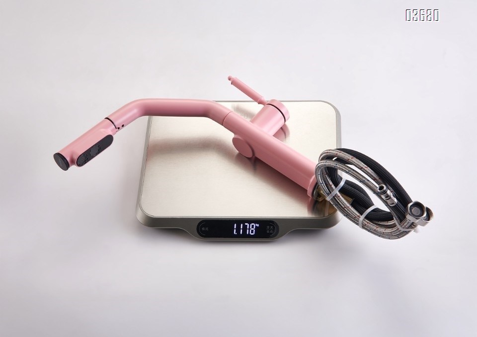 Gun gray pressurized splash-proof kitchen sink faucet with pull-down sprayer for home use