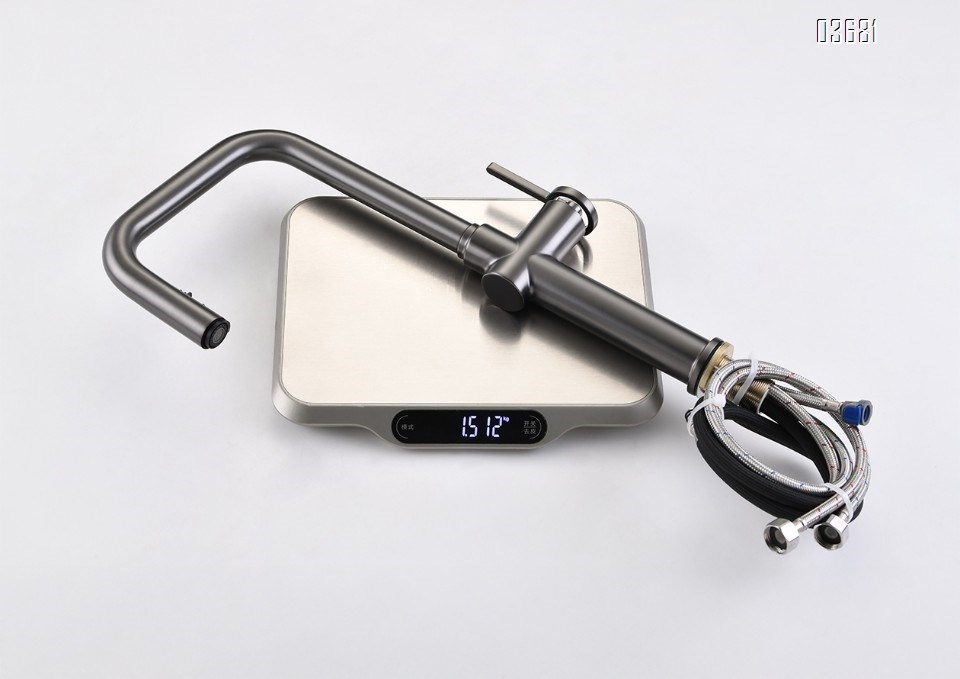 Simple Pull-Down Kitchen Faucet American Style Brushed Gold Multi-Function Hot and Cold Water Kitchen Tap