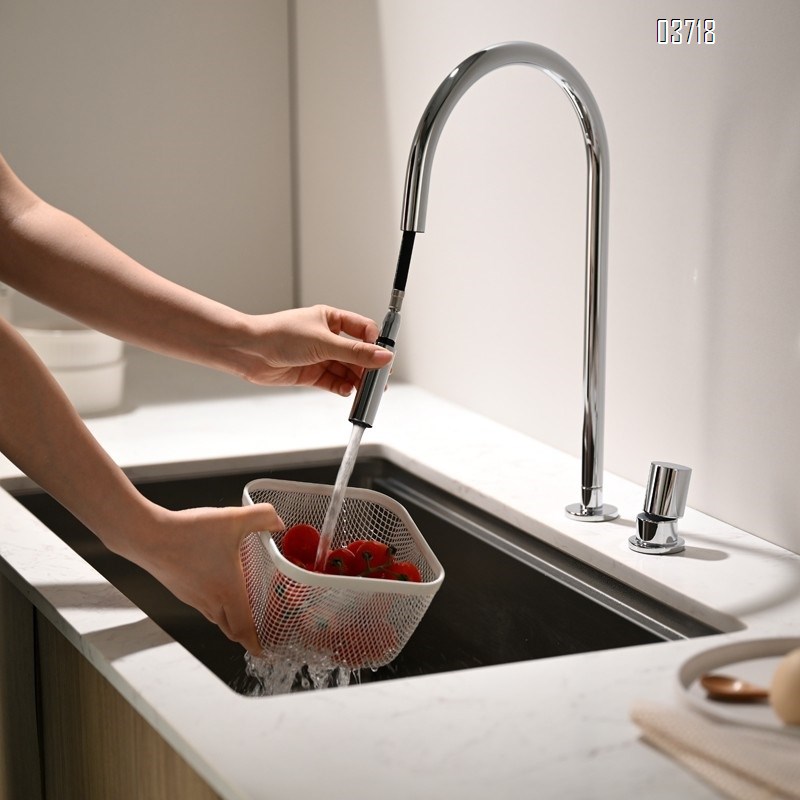Chrome Pull-out Two Hole Stainless Steel Hot Cold Water Deck Mounted Single Handle Vegetable Kitchen Faucets Mixer Sink Taps