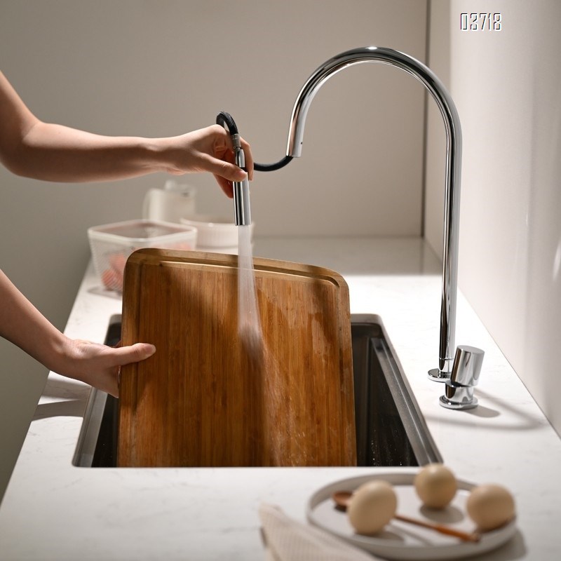 Chrome Pull-out Two Hole Stainless Steel Hot Cold Water Deck Mounted Single Handle Vegetable Kitchen Faucets Mixer Sink Taps